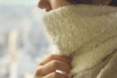 冬の乾燥と冷えから首元を優しく守るシルクネックウォーマーの魅力とは   【Part-1】